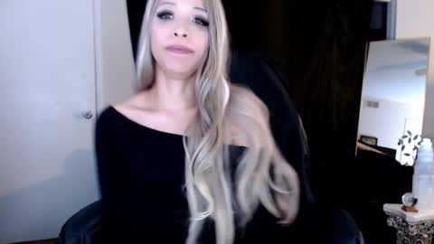 Snapshot of liadivina chatting on March 2025 11:33:02 AM Lia Divina online show from March 2025 11:33:02 AM