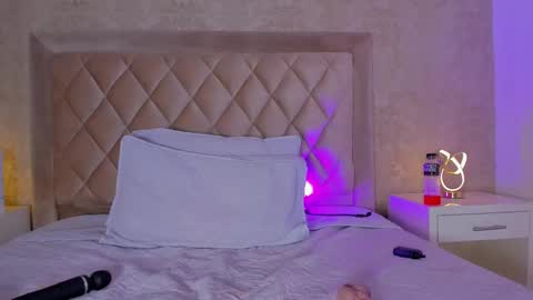 Lia online show from February 2025 08:54:02 AM