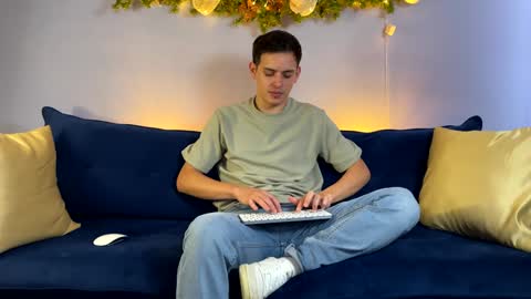 Liam online show from December 2024 04:57:01 PM