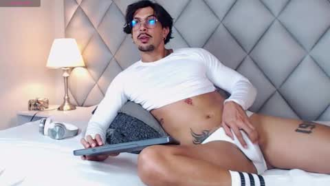 Snapshot of liam_espinoza chatting on October 2025 10:21:01 PM Liam Espinoza online show from October 2025 10:21:01 PM