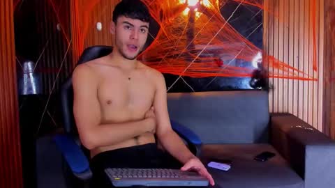 liam_genner online show from November 2025 08:44:01 PM