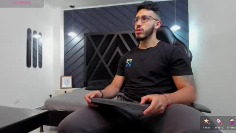 LIAM KLEIN online show from November 2025 11:32:02 AM