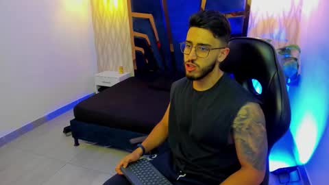 LIAM KLEIN online show from December 2025 11:28:02 AM