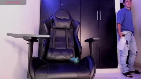 Snapshot of liam_mateo_ chatting on May 2026 04:28:02 AM Liam online show from May 2026 04:28:02 AM