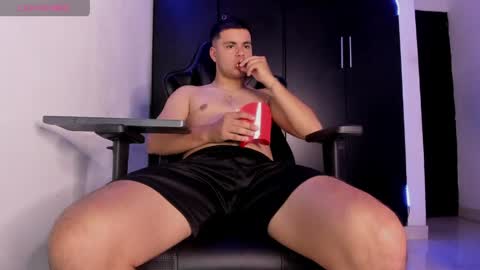 Snapshot of liam_mateo_ chatting on May 2026 05:25:02 AM Liam online show from May 2026 05:25:02 AM