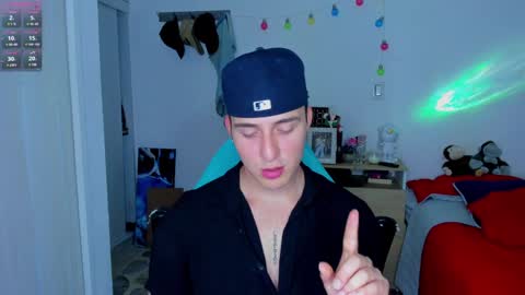 Snapshot of liam_oficial chatting on January 2025 04:32:01 AM liam online show from January 2025 04:32:01 AM