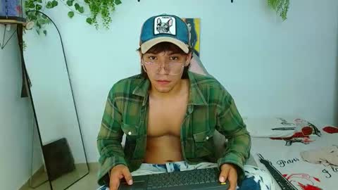 Snapshot of liam_xul chatting on October 2025 07:44:01 PM liamxul online show from October 2025 07:44:01 PM