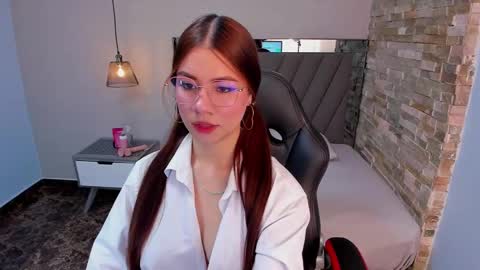 Snapshot of lianeumann chatting on December 2024 07:46:02 PM LIANE online show from December 2024 07:46:02 PM