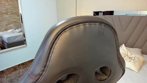 Snapshot of lianeumann chatting on January 2025 10:48:01 PM LIANE online show from January 2025 10:48:01 PM