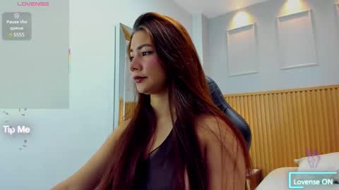 Snapshot of lianeumann chatting on March 2025 08:05:02 PM LIANE online show from March 2025 08:05:02 PM