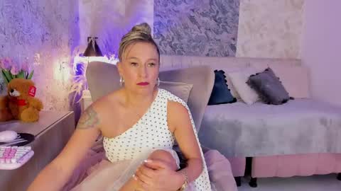 Lian online show from May 2026 08:05:02 PM