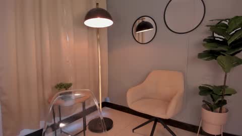 Lia online show from February 2025 01:06:01 PM