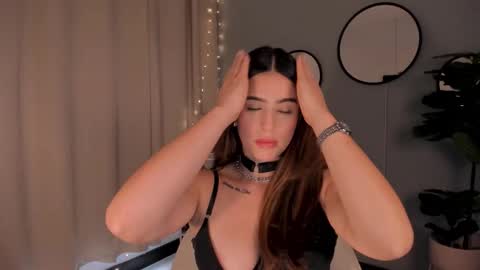 Lia online show from September 2025 01:00:02 PM