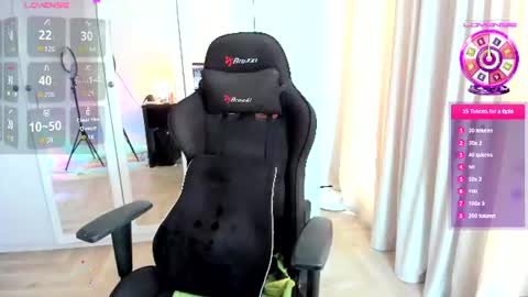 LiaQuinn online show from July 2026 02:13:01 PM