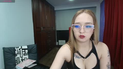 Lia Roberts online show from December 2024 11:07:01 PM
