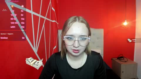 Lia Roberts online show from December 2024 12:08:02 PM