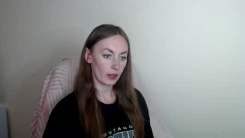 Lia online show from May 2026 12:00:01 PM