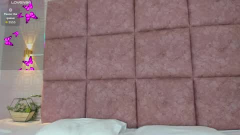 liavelez_ online show from April 2026 01:37:02 PM