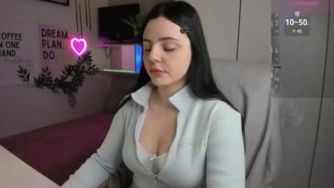 Lia online show from November 2025 08:20:02 AM