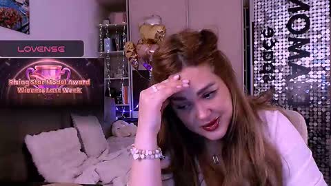 libra_mia online show from November 2025 12:00:02 PM