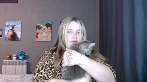 light_lunaa online show from September 2025 01:55:02 PM