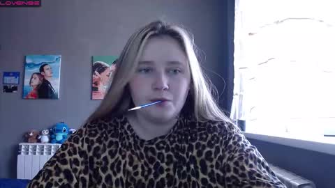 light_lunaa online show from September 2025 06:59:02 AM