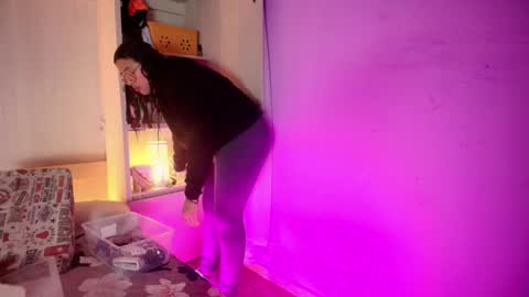         online show from February 2025 11:44:02 AM