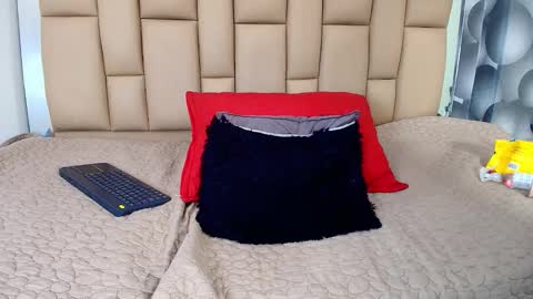 Snapshot of liil_miia chatting on February 2026 07:40:01 PM Miia online show from February 2026 07:40:01 PM