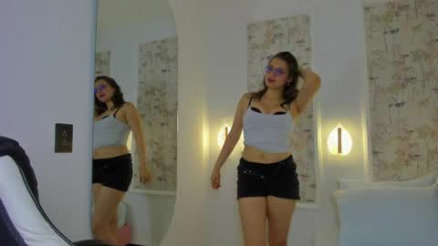 Snapshot of liiliie_petite chatting on April 2026 06:53:02 PM L I I L I I E online show from April 2026 06:53:02 PM