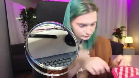 Snapshot of lika_haris chatting on September 2025 02:43:01 PM Lika online show from September 2025 02:43:01 PM