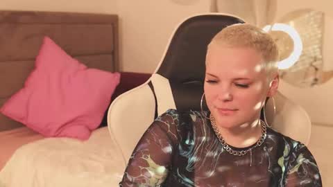 likaaberry online show from February 2026 02:29:02 PM