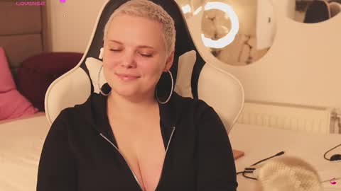 likaaberry online show from March 2026 12:56:02 PM