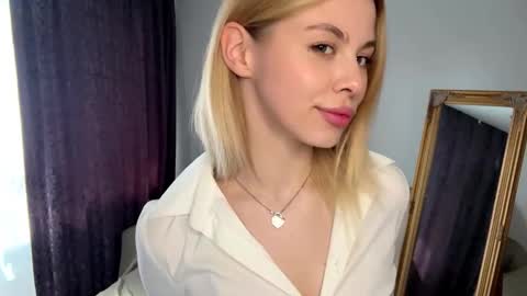 Snapshot of lil_elisa chatting on September 2025 11:21:01 AM Elisa online show from September 2025 11:21:01 AM