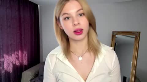 Snapshot of lil_elisa chatting on September 2025 10:06:02 AM Elisa online show from September 2025 10:06:02 AM