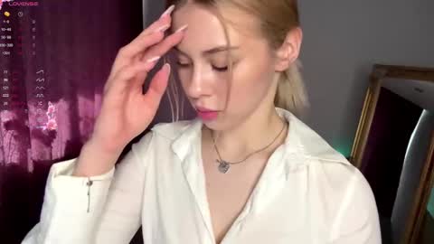 Snapshot of lil_elisa chatting on September 2025 11:02:01 AM Elisa online show from September 2025 11:02:01 AM