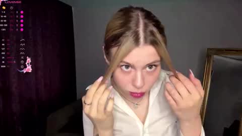 Snapshot of lil_elisa chatting on September 2025 10:41:01 AM Elisa online show from September 2025 10:41:01 AM