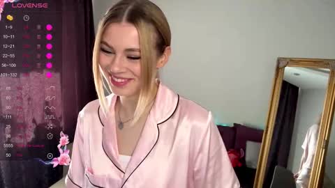 Snapshot of lil_elisa chatting on October 2025 09:51:01 AM Elisa online show from October 2025 09:51:01 AM