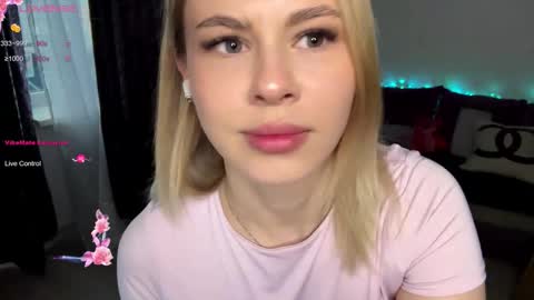 Snapshot of lil_elisa chatting on October 2025 09:29:02 AM Elisa online show from October 2025 09:29:02 AM