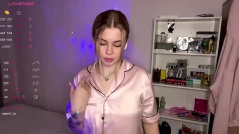 Snapshot of lil_elisa chatting on November 2025 09:10:01 AM Elisa online show from November 2025 09:10:01 AM