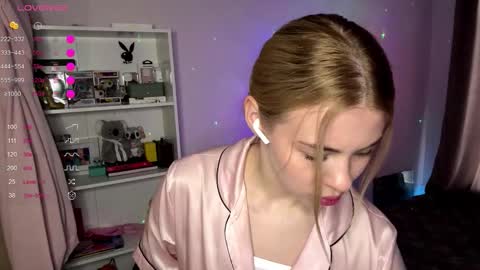 Snapshot of lil_elisa chatting on November 2025 11:42:02 AM Elisa online show from November 2025 11:42:02 AM