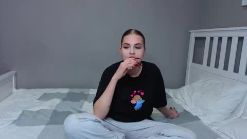 Emma online show from October 2025 01:41:02 PM