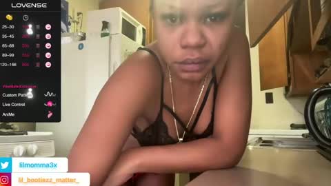 Snapshot of lil_momma422 chatting on December 2024 01:22:01 PM MOMMA LUV online show from December 2024 01:22:01 PM