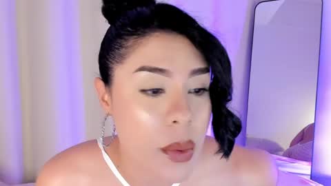 Snapshot of lil_swaay chatting on April 2026 12:48:02 AM Lola online show from April 2026 12:48:02 AM
