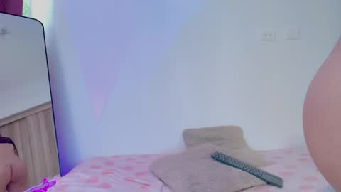 Snapshot of lil_swaay chatting on May 2026 09:52:01 PM Lola online show from May 2026 09:52:01 PM