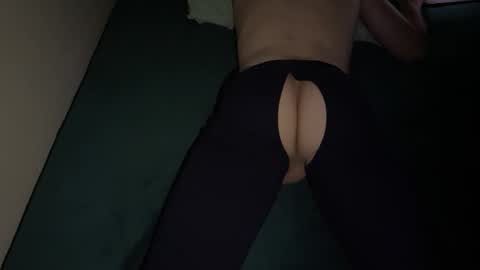 Snapshot of lilbenny05 chatting on March 2026 06:28:01 AM lilbenny05 online show from March 2026 06:28:01 AM