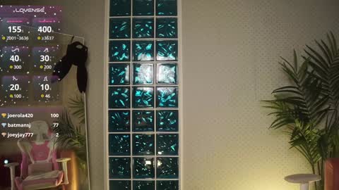 Lili online show from December 2024 12:49:01 PM