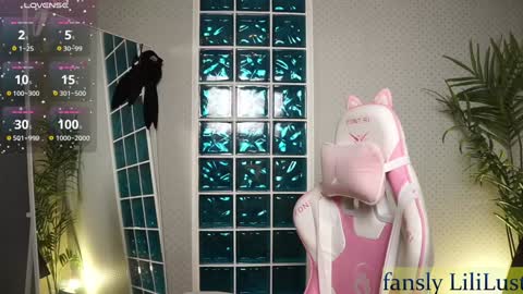 Lili online show from February 2025 12:26:02 PM