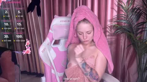 Lili online show from September 2025 07:15:02 PM