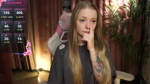 Lili online show from October 2025 11:00:01 AM