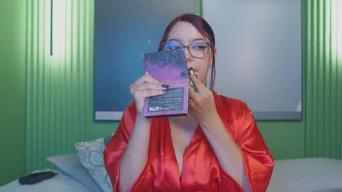 Snapshot of lili_cox chatting on April 2026 01:03:01 PM Lili online show from April 2026 01:03:01 PM